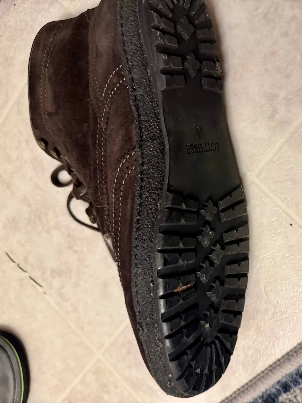 Lottusse 1877 Men's Brown Suede Wingtip Chukka Boots - Classic Lace-Up